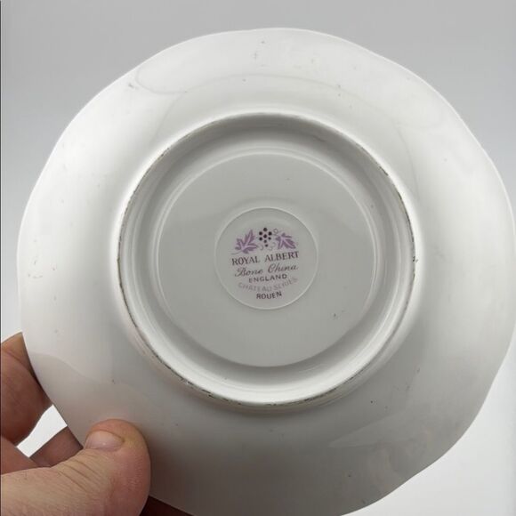 Gorgeous Royal Albert Bone China Chateau série RouenTeacup with Saucer - Picture 5 of 5